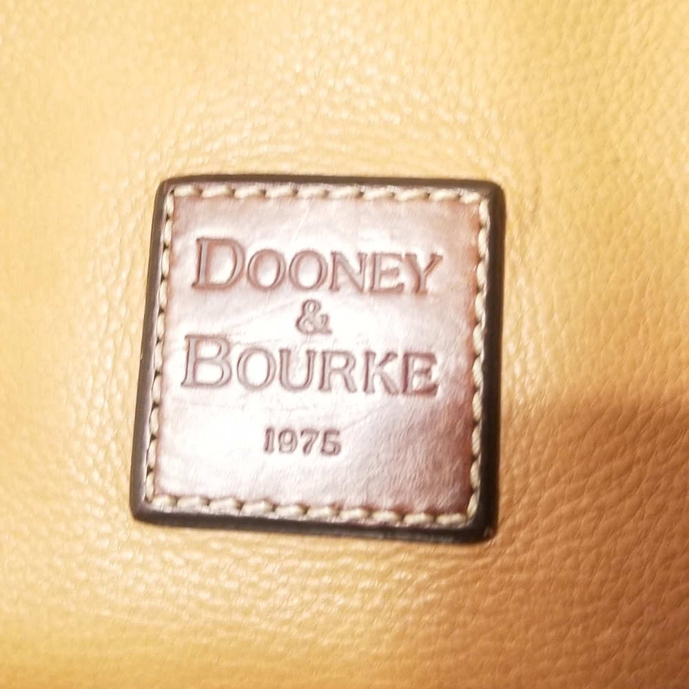 Dooney and bourke handbag - Picture 4 of 9